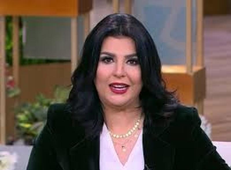 أميرة عبيد تشيد بمسيرة منى الشاذلي: نموذج للرقي والاحتراف الإعلامي