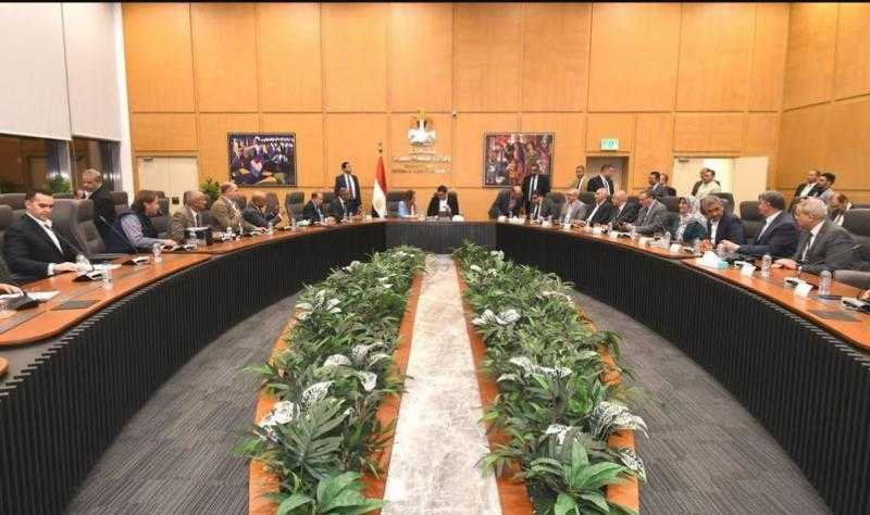 وزير الإسكان يعقد اجتماعه الدوري مع أعضاء مجلسي النواب والشيوخ