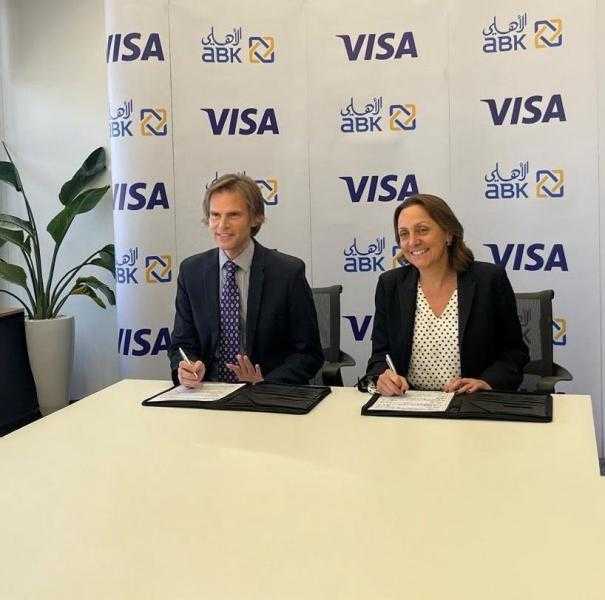 البنك الأهلي الكويتي مصر يوقع اتفاقية تعاون طويلة الأجل مع فيزا لتطوير حلول المدفوعات الرقمية