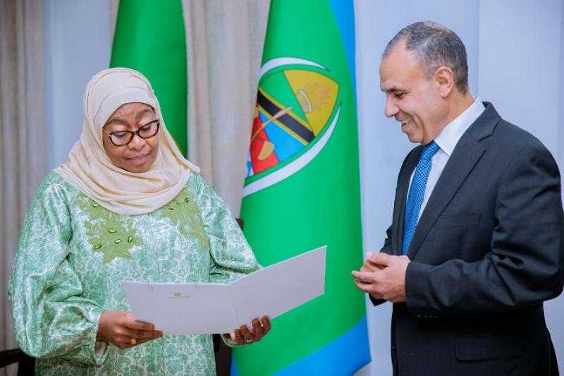 وزير الخارجية والهجرة يسلم رسالة خطية من الرئيس السيسي إلى نظيرته التنزانية