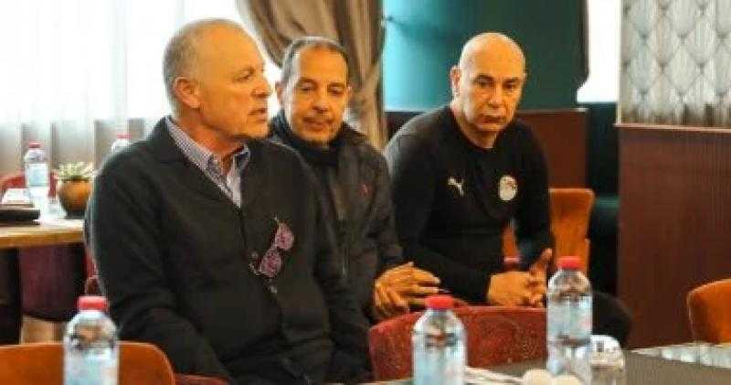 هانى أبو ريدة يجتمع بمنتخب مصر قبل مباراة إثيوبيا فى تصفيات كأس العالم