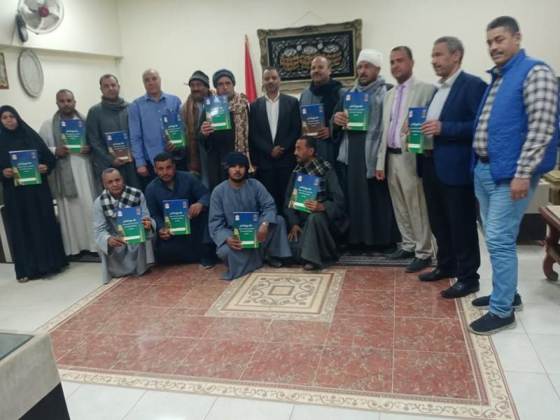 تسليم 12 عقد تقنين أراضي أملاك الدولة لمن استوفوا الاشتراطات المطلوبة بدار السلام