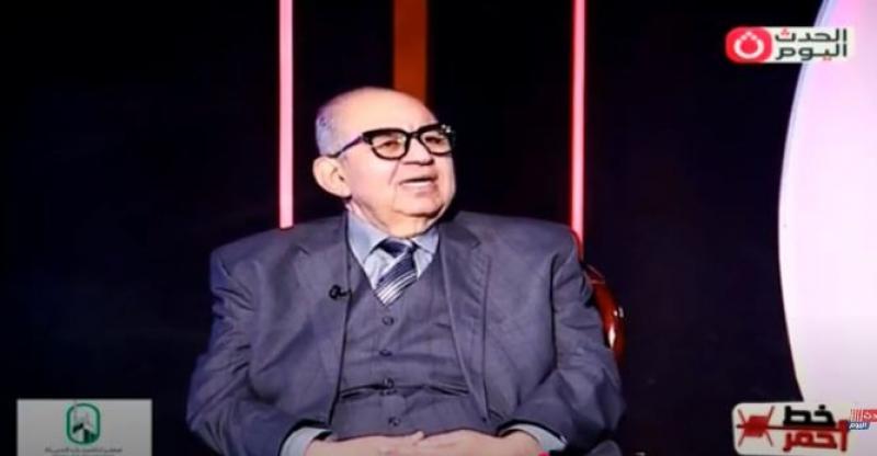 بعد بدلة الرقص المثيرة.. الفنان محمد التاجي يهاجم الراقصة دينا: فضحتينا