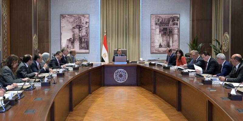 رئيس الوزراء يستعرض خطة ”الكهرباء” للاستعداد للصيف المقبل