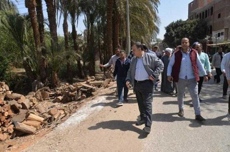 محافظ أسيوط يوجه بتطوير مدخل قرية بني زيد الأكراد وإزالة المخلفات وتطهير الترع