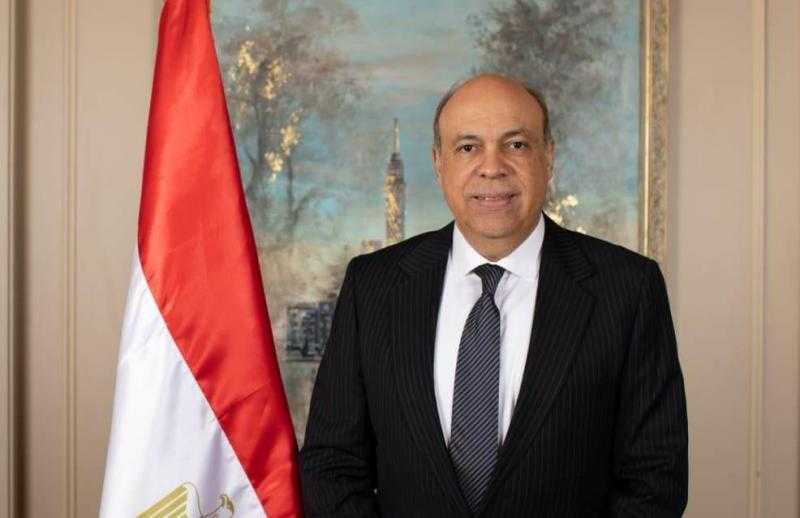 وزير الطيران المدني يشيد بكفاءة وتميز طياري ”مصر للطيران”