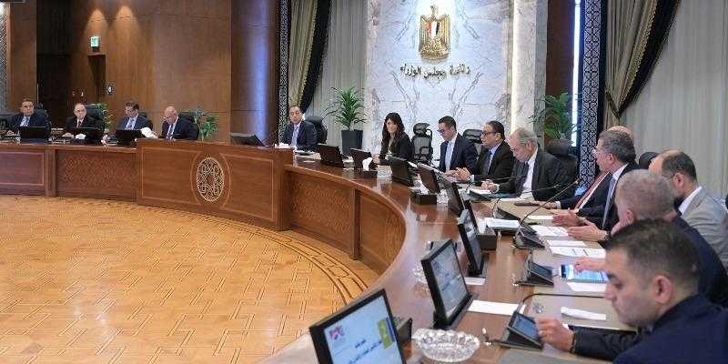 الحكومة: الموافقة على توفير أرض بالمنيا لإقامة مدينة للنسيج وصناعة الملابس