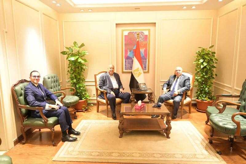 وزيرا الصناعة والاستثمار يبحثان مع رئيس غرفة القاهرة التجارية آليات النهوض بصناعة الحديد والصلب في مصر