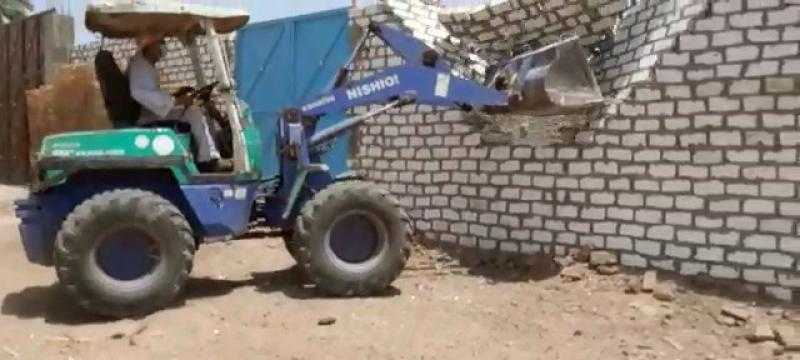 إزالة 3 حالات تعدي على الأراضي الزراعية وأملاك الدولة بالشرقية