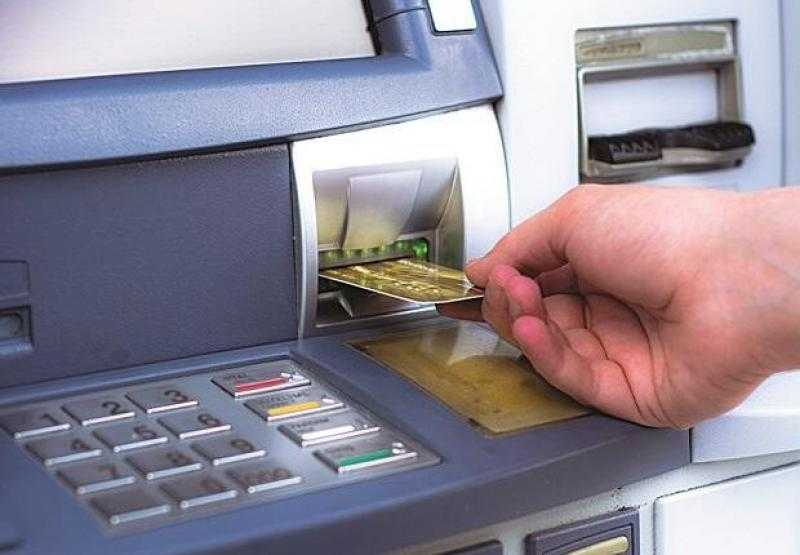 البنوك تكثف استعداداتها لتغذية ماكينات الصراف الآلي ATM بالنقدية قبل إجازة عيد الفطر