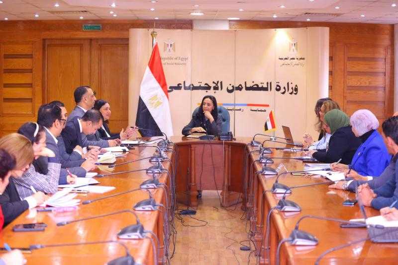 وزيرة التضامن تترأس اجتماعًا لبحث التوسع في منظومة الحضانات والطفولة المبكرة على مستوى الجمهورية