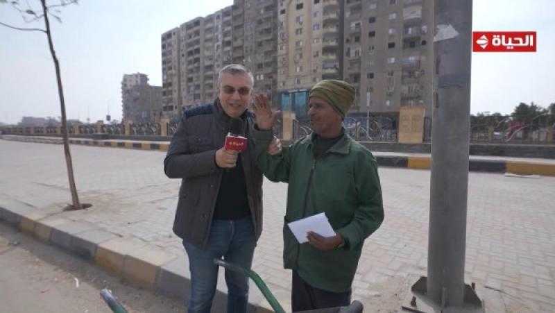 ”أجمل ناس” يهدي عامل نظافة مكافأة مالية