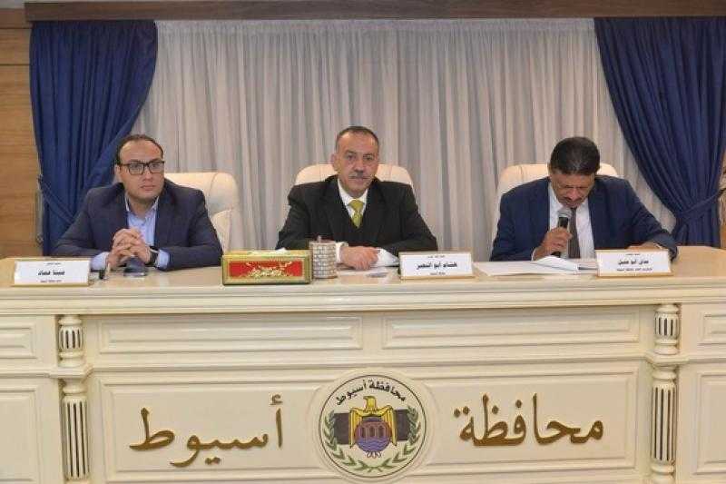 محافظ أسيوط يبحث استعداد عيد الفطر المبارك