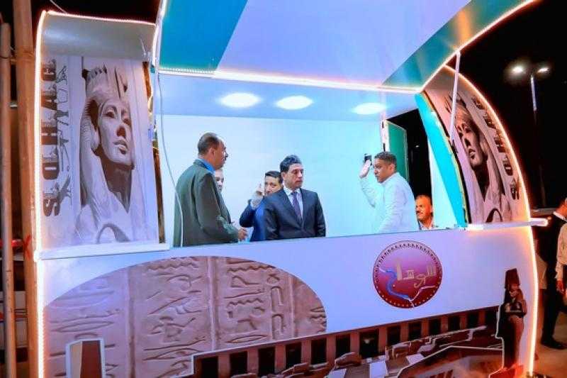 محافظ سوهاج يتفقد نموذج لعربة حضارية لخدمة المواطنين بالكورنيش الغربي