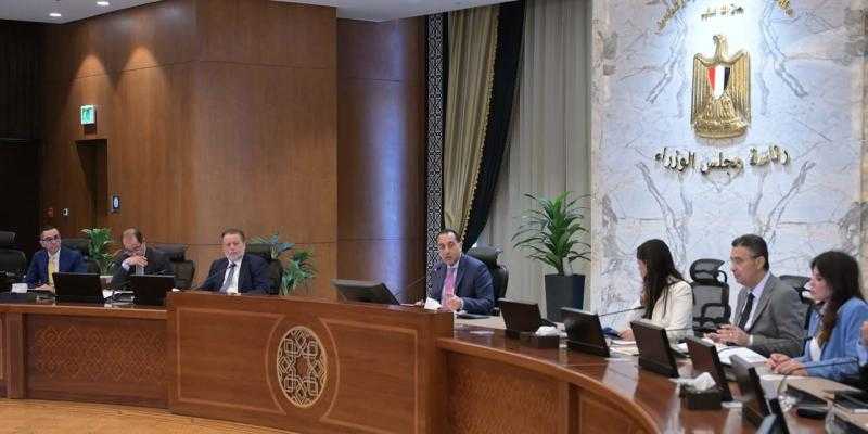 الحكومة: الاستمرار في تنفيذ السياسات الخاصة بالحفاظ على سعر صرف مرن