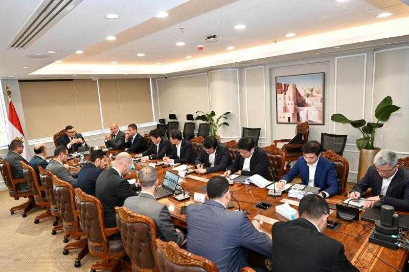 وزير الإسكان يتابع موقف منطقة الأعمال المركزية بالعاصمة الإدارية