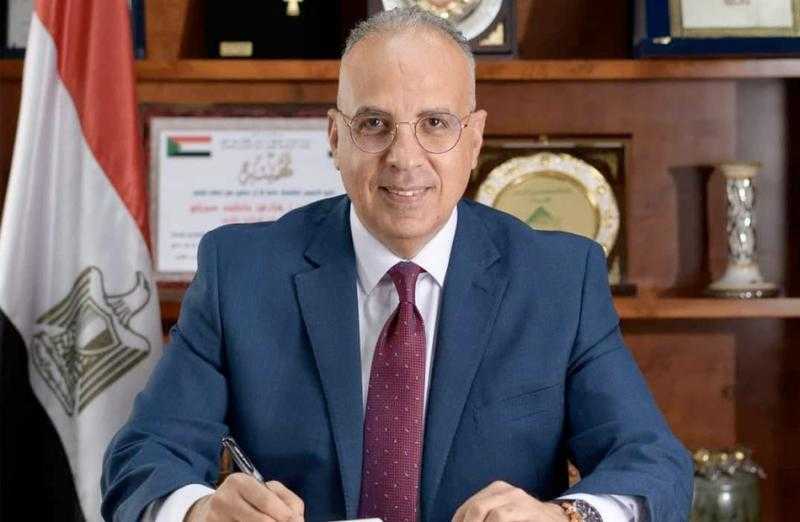وزير الري يبحث استعدادات وجاهزية أجهزة الوزارة خلال أجازة عيد الفطر