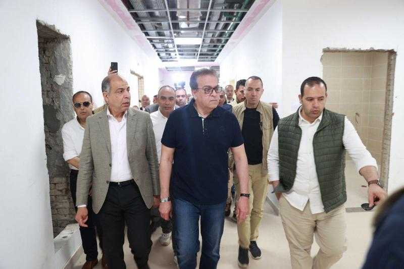 قرارات حاسمة من وزير الصحة بعد جولة «المنيا» ردا على شكاوى المرضى