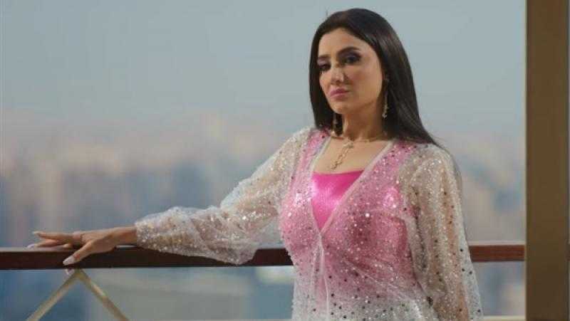 مي عمر تحتفل بنجاح «إش إش»: شكرًا للمخرج العظيم محمد سامي