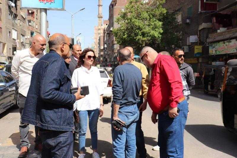نائب محافظ الجيزة تشدد على إحلال وتجديد صناديق القمامة خلال جولة بالأحياء