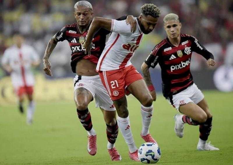 فلومينينسي ينتزع فوزا صعبا على سانتوس في الدوري البرازيلي