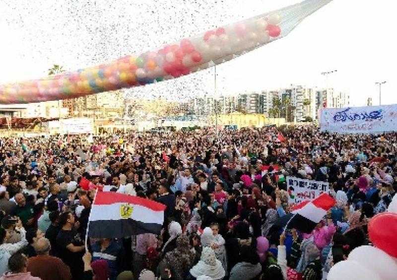 الآلاف يحتشدون عقب صلاة عيد الفطر لدعم القضية الفلسطينية ورفض مخطط التهجير