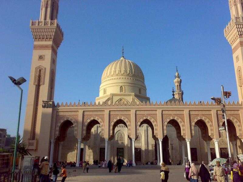 في أجواء مبهجة.. محافظ الغربية يؤدي صلاة عيد الفطر مع آلاف المواطنين بمسجد السيد البدوي