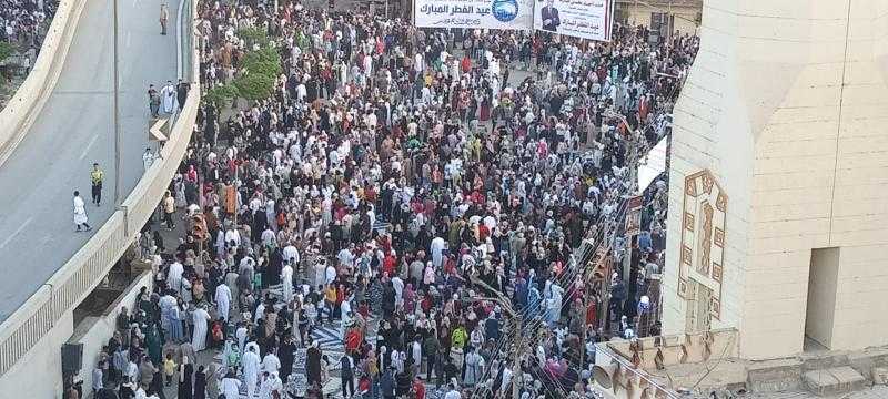 أبناء بني سويف يؤدون صلاة عيد الفطر المبارك| صور