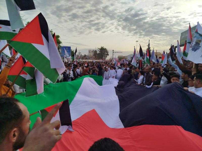 «يا فلسطين لن ننساكي كل الشعب العربي معاكي»... هتافات الآلاف عقب صلاة العيد بالغردقة| صور