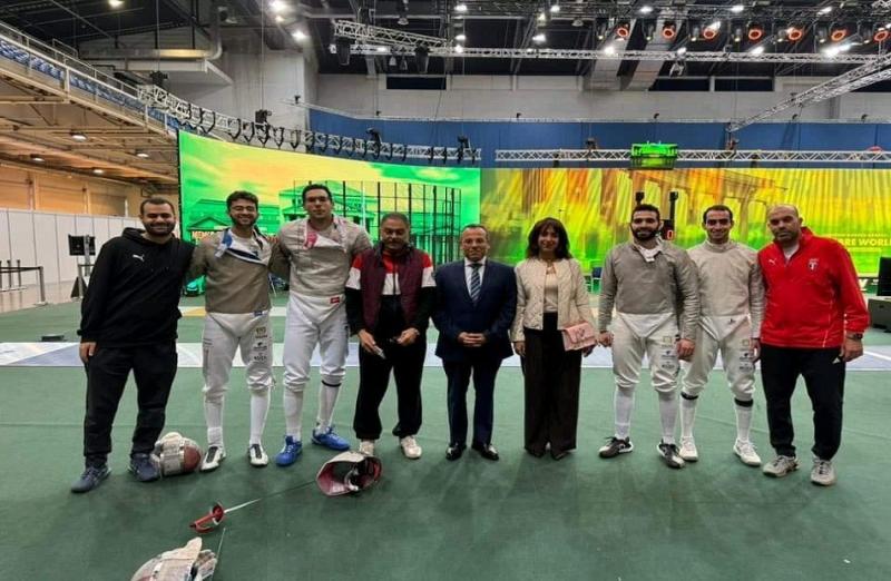 سفير مصر فى بودابست يهنئ منتخب مصر لسلاح السيف للرجال لفوزه بكأس العالم| صور