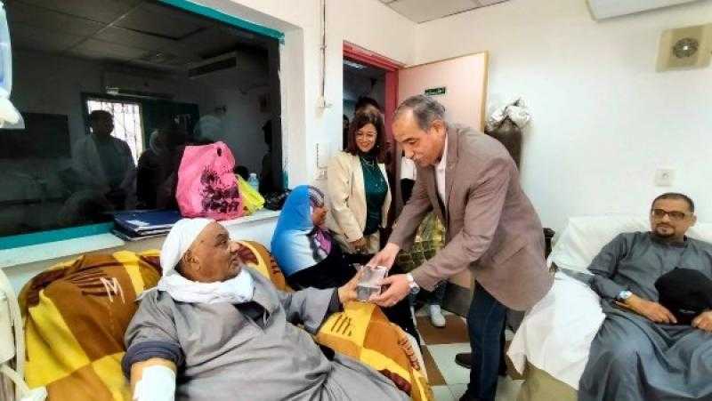 قيادات الغردقة تزور المرضى بمستشفى الغردقة العام لتهنئتهم بعيد الفطر