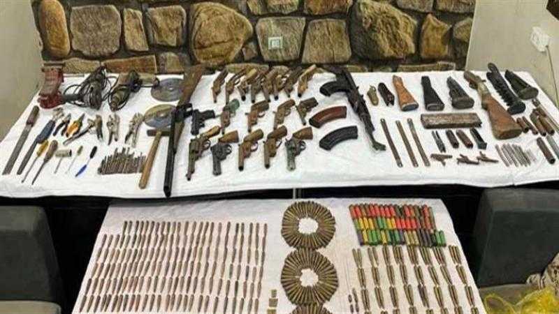 الداخلية: ضبط 4 عصابات و56 قطعة سلاح ناري خلال يوم