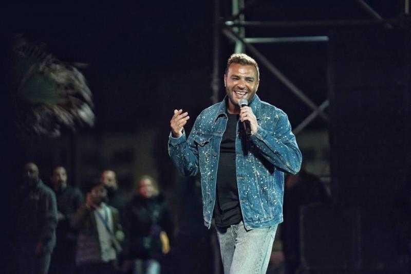 شاهد.. رامي صبري يتألق في بورسعيد.. ويقدم ”الحب عيبنا” للمرة الأولى