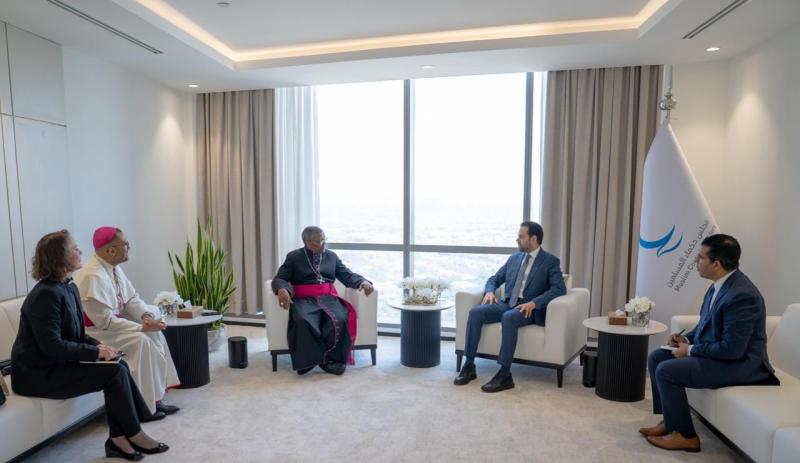 مجلس حكماء المسلمين ووفد كنائس جنوب إفريقيا يؤكدان أهمية دور الأديان في تعزيز السلام العالمي