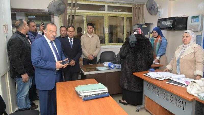 محافظ أسيوط يتفقد عيادة التأمين الصحي الشاملة