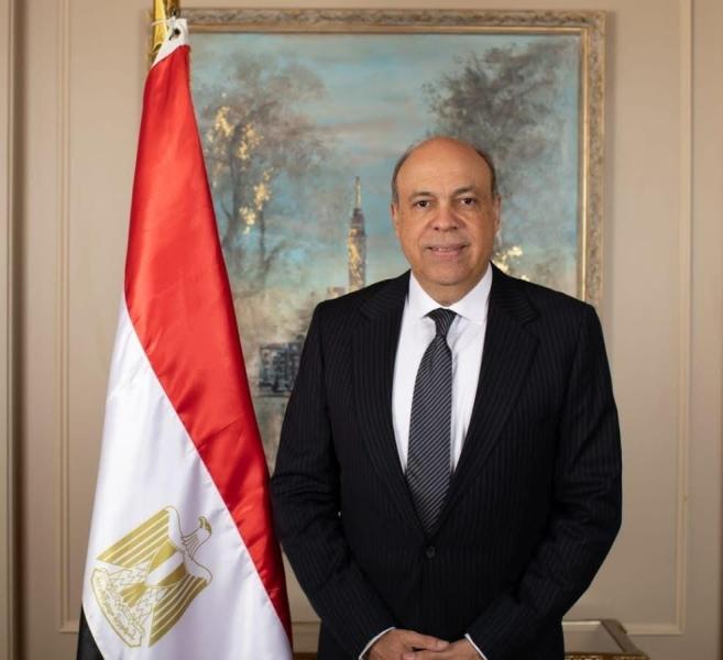 جولة تفقدية مفاجئة لوزير الطيران المدني بمطار القاهرة الدولي
