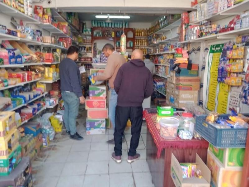 ضبط 11 طنا من الأغذية الفاسدة وتحرير 484 محضرا في حملات مكثفة على الأسواق بسوهاج