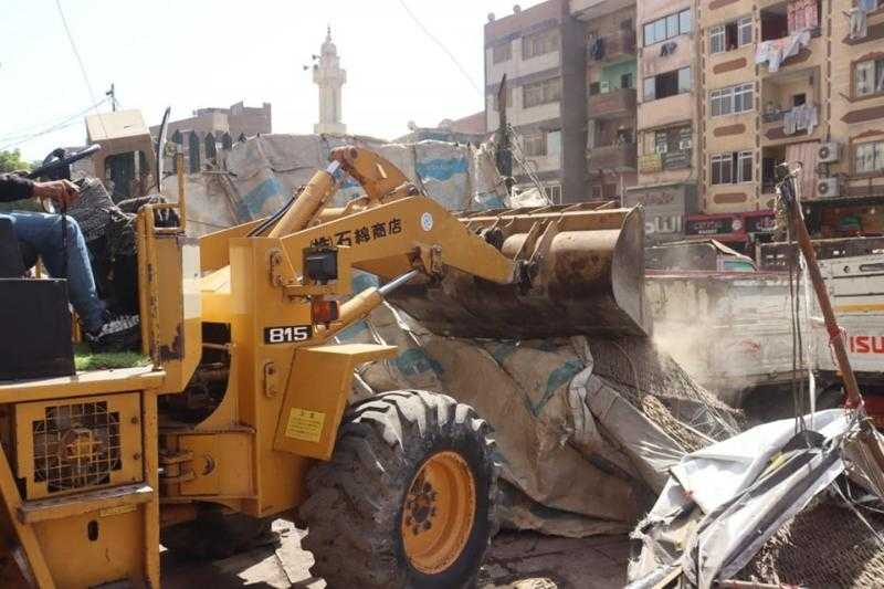 محافظ القليوبية يتابع أعمال النظافة ورفع الإشغالات بأحياء شرق وغرب شبرا الخيمة