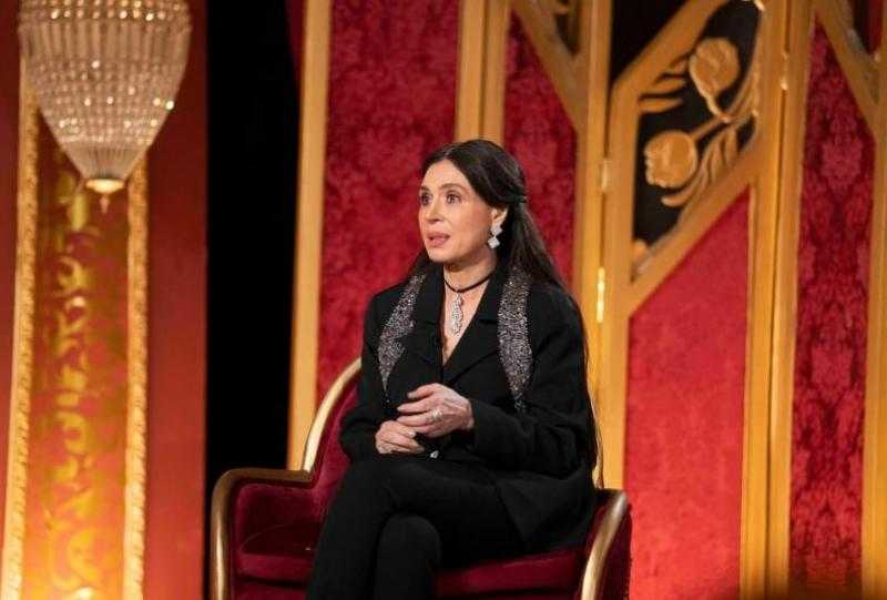 دينا: لست ضد المساكنة وابني يعيشها مع صديقته بالخارج.. لكني لا أقبلها على نفسي