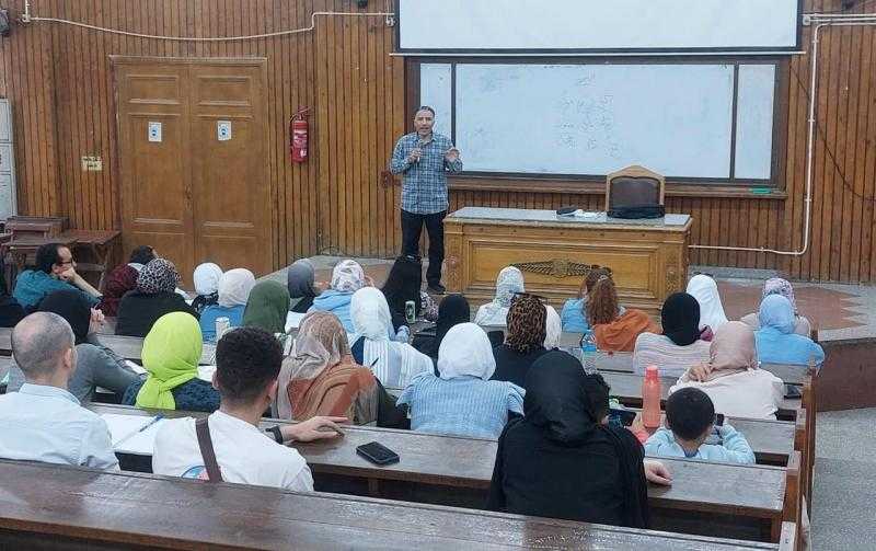 بدء الدراسة بالفصل الدراسي الثاني بمركز جامعة القاهرة للتعليم المدمج وسط استعدادات مكثفة