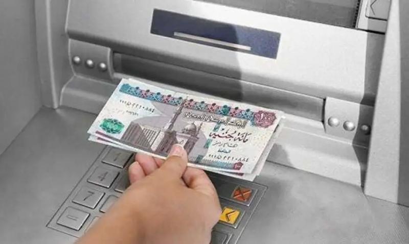 استمرار صرف معاشات شهر أبريل 2025 اليوم من ماكينات الصراف الآلى