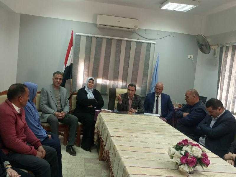 مدير تعليم سوهاج يعقد اجتماعا موسعا لمتابعة انتظام العملية التعليمية والاستعداد لامتحانات نهاية العام