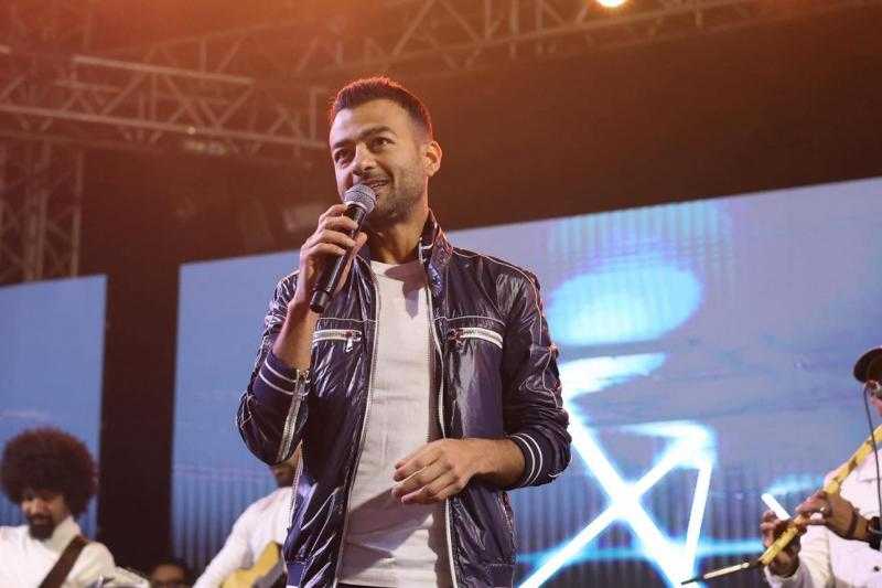حفل هيثم شاكر في الإسكندرية يرفع شعار كامل العدد