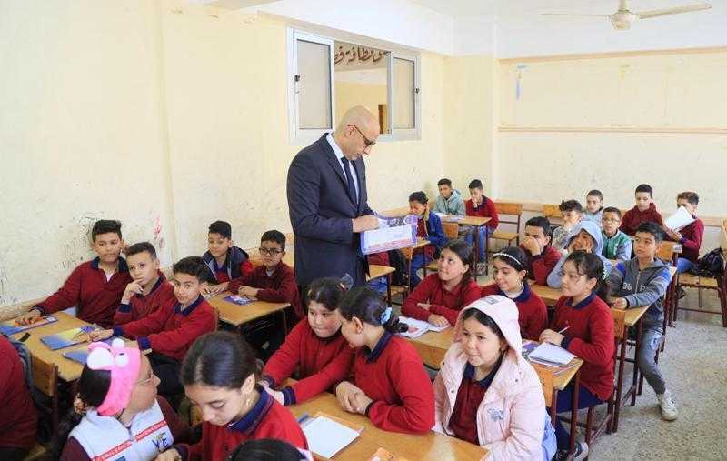 وزير التعليم يفاجئ بعض مدارس كفرالشيخ والدقهلية بزيارة غير معلنة