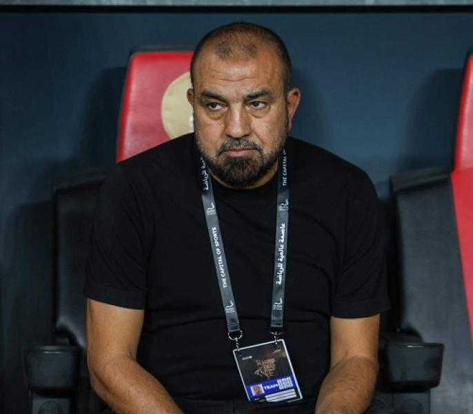 رئيس بعثة الأهلي يعقد اجتماعا مع محمد رمضان في موريتانيا