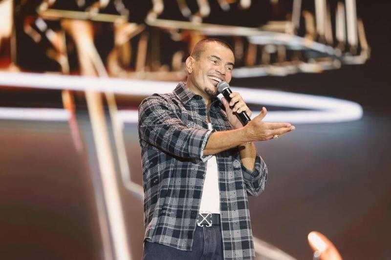 ناقد موسيقى: مهرجان العلمين ”وُلد كبيرًا”.. وحفل عمرو دياب استقبل 30 ألفا