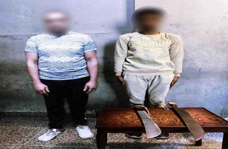 القبض على شخصين لاقتحام محل تاجر وتحطيم محتوياته وإصابته بسلاح أبيض بالإسكندرية