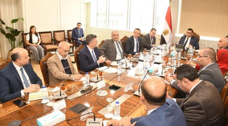 وزير الإسكان يُتابع معدلات تسويق عدد من مشروعات هيئة المجتمعات العمرانية الجديدة