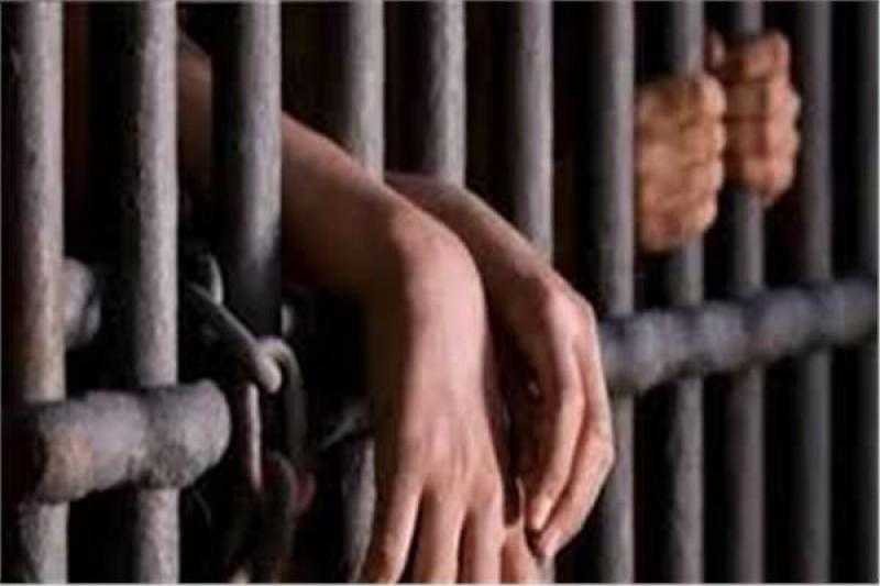 حبس 4 متهمين بحيازة أسلحة نارية ومواد مخدرة بمدينة نصر