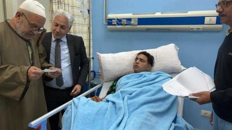 وزير العمل: 100 ألف جنيه دعما ماليا لعامل سيرك طنطا.. صور